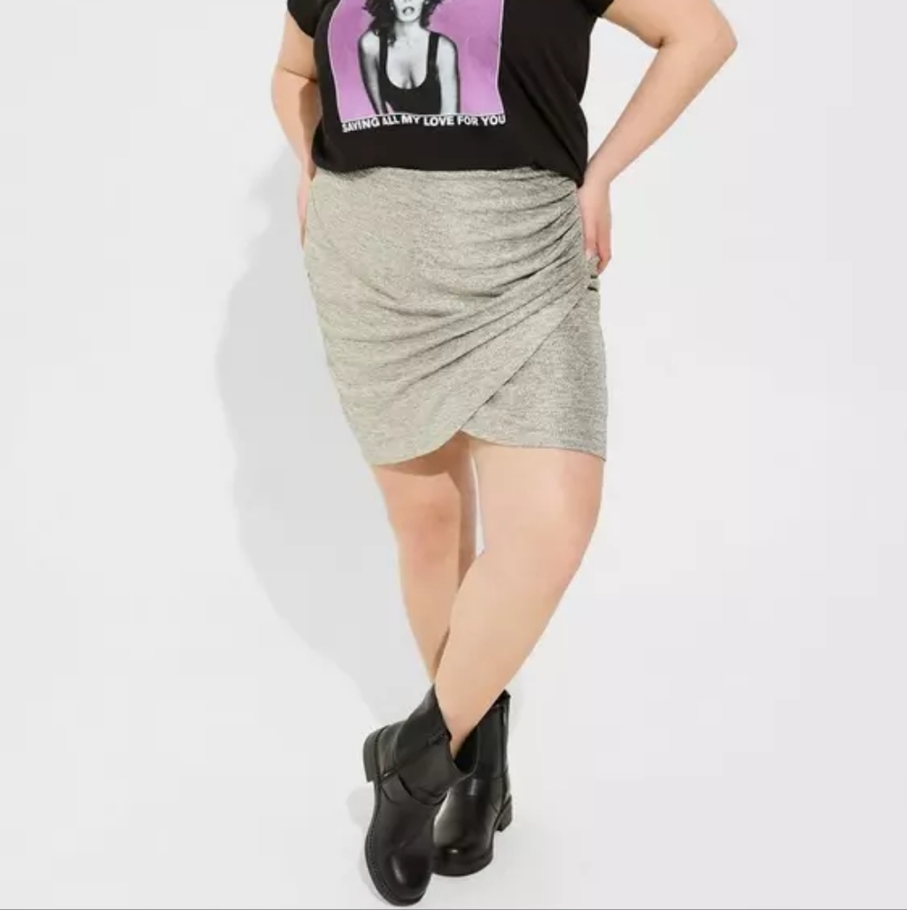 Torrid plus foil knit tulip hem mini skirt, 2XL, silver - Picture 2 of 12